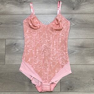 Leonisa Shaping Underwire Convertible Bodysuit Pink Size 38‎